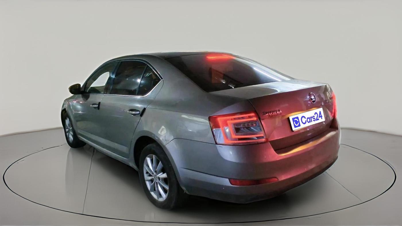 2015 Skoda Superb ELEGANCE 2.0 TDI CR AT, Diesel, Automatic, 1,50,154 km, exterior
