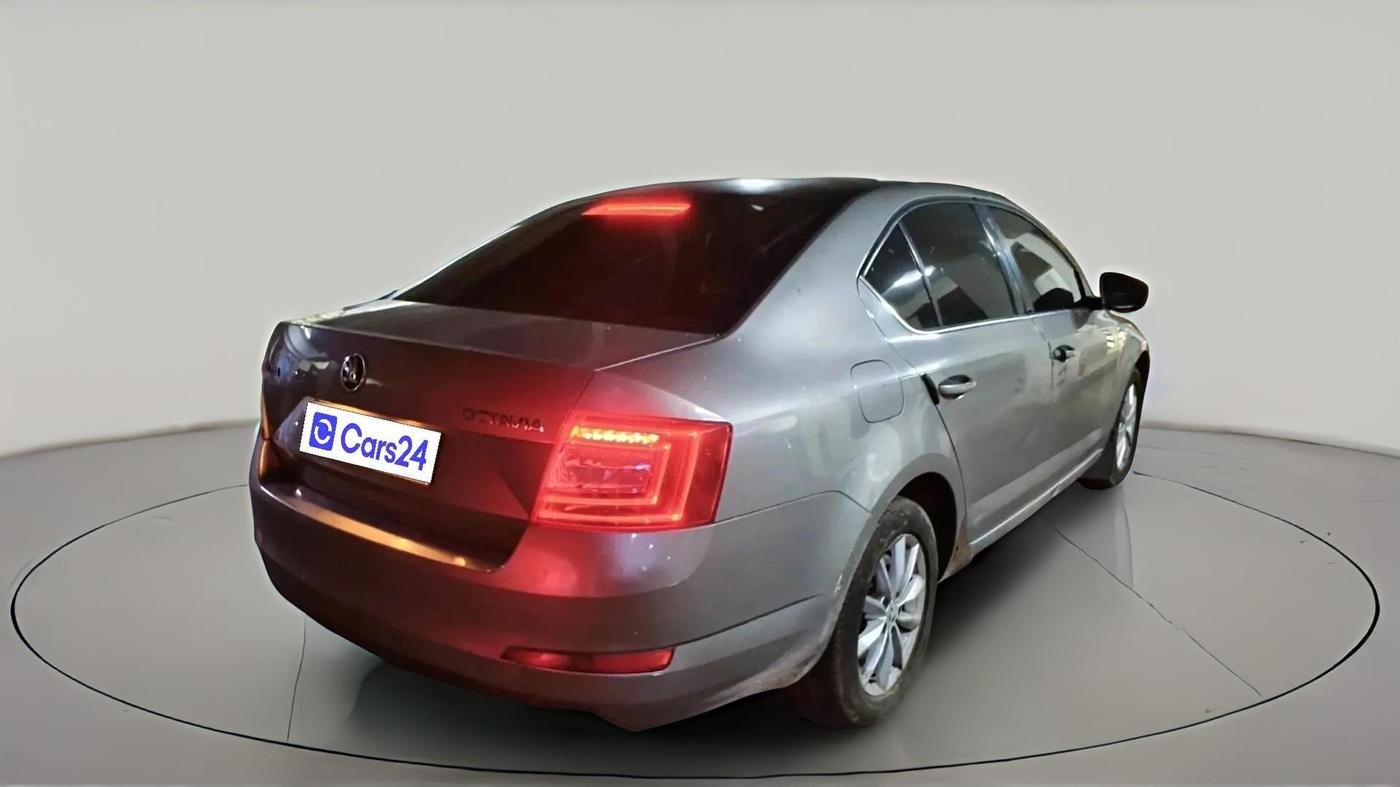 2015 Skoda Superb ELEGANCE 2.0 TDI CR AT, Diesel, Automatic, 1,50,154 km, exterior