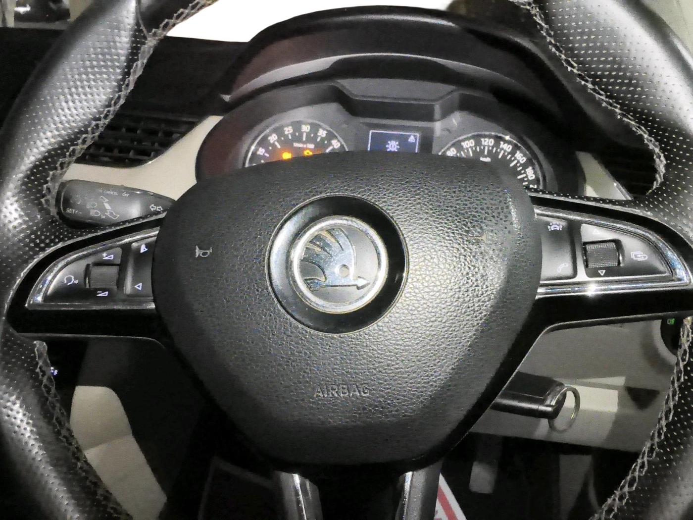 2015 Skoda Superb ELEGANCE 2.0 TDI CR AT, Diesel, Automatic, 1,50,154 km, interior