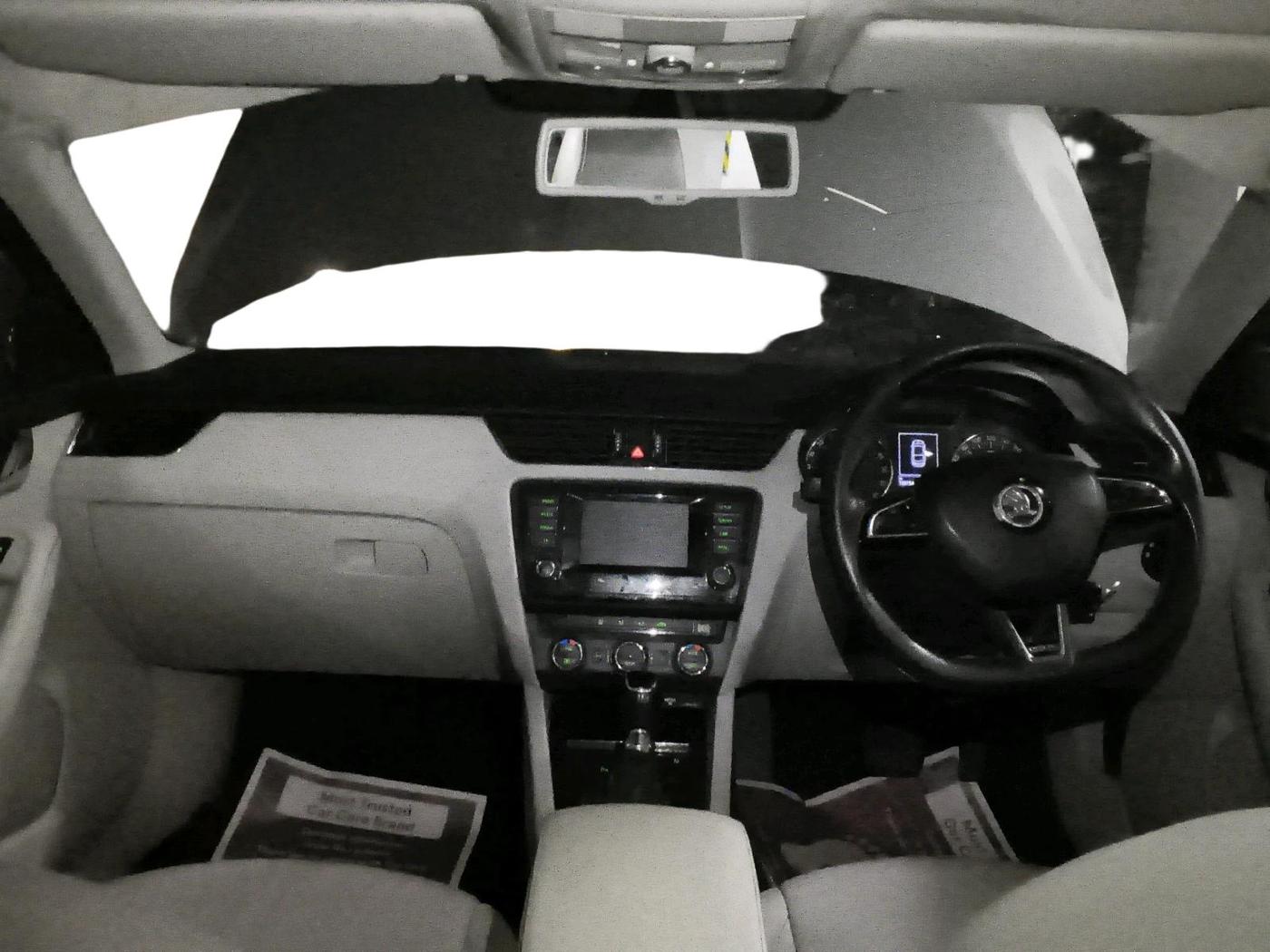 2015 Skoda Superb ELEGANCE 2.0 TDI CR AT, Diesel, Automatic, 1,50,154 km, interior