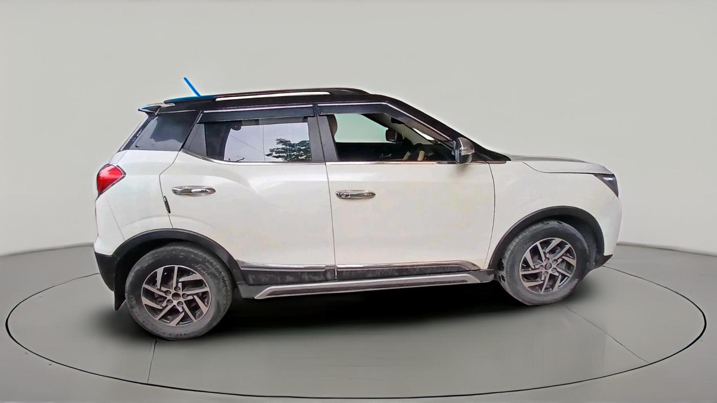 2022 Mahindra XUV300 W8 (O) 1.2 PETROL, Petrol, Manual, 42,473 km, exterior