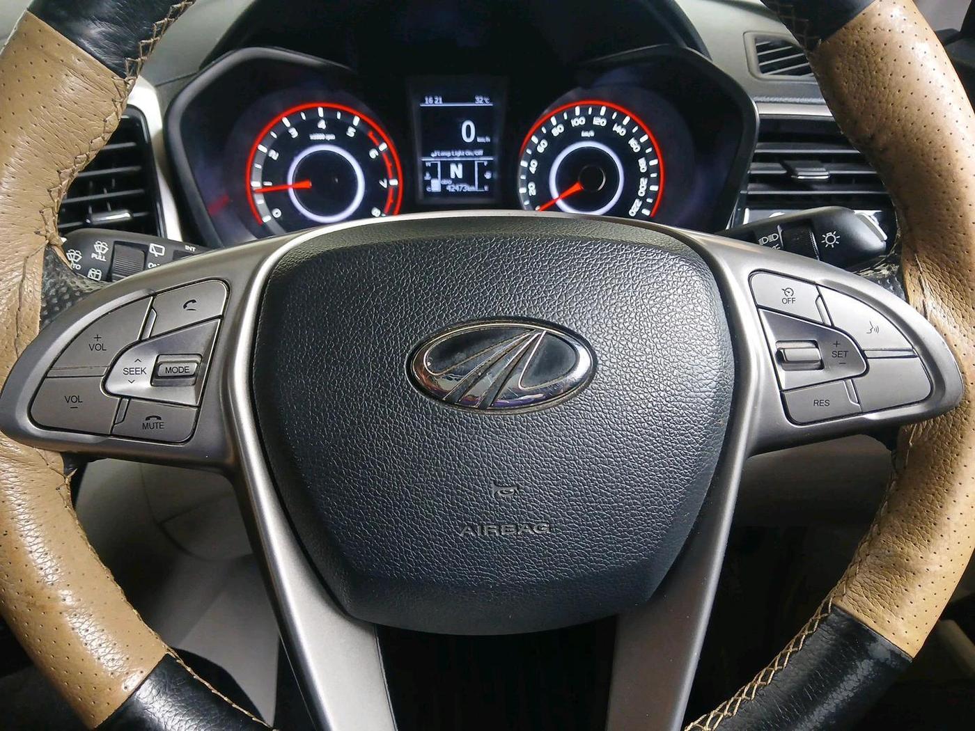 2022 Mahindra XUV300 W8 (O) 1.2 PETROL, Petrol, Manual, 42,473 km, interior