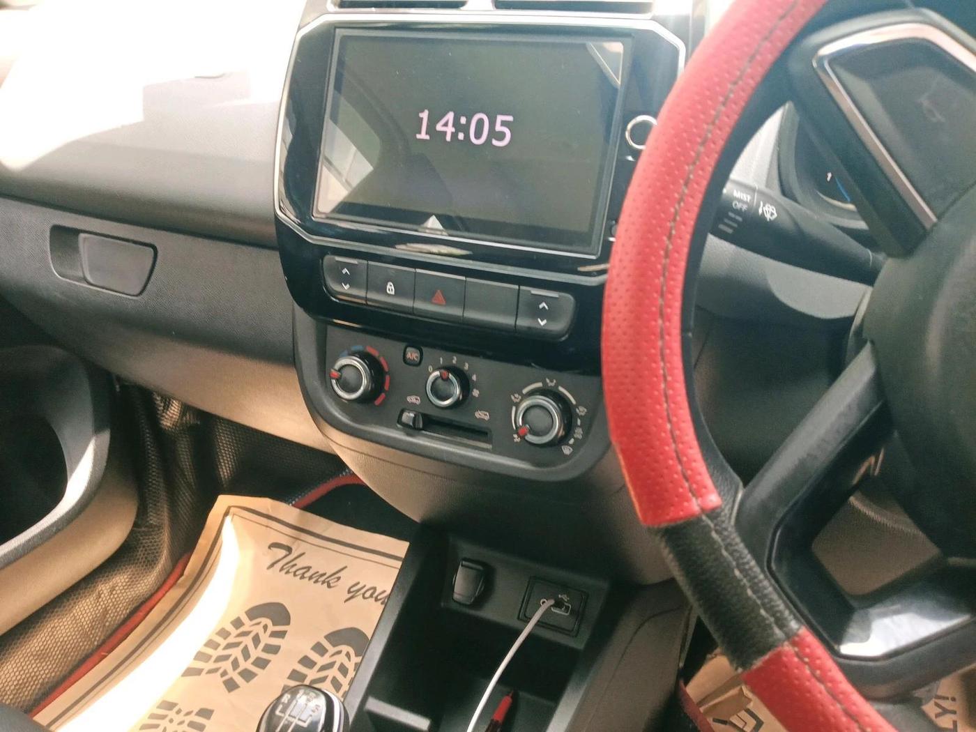 2020 Renault Kwid RXT 1.0 (O), Petrol, Manual, 22,819 km, interior