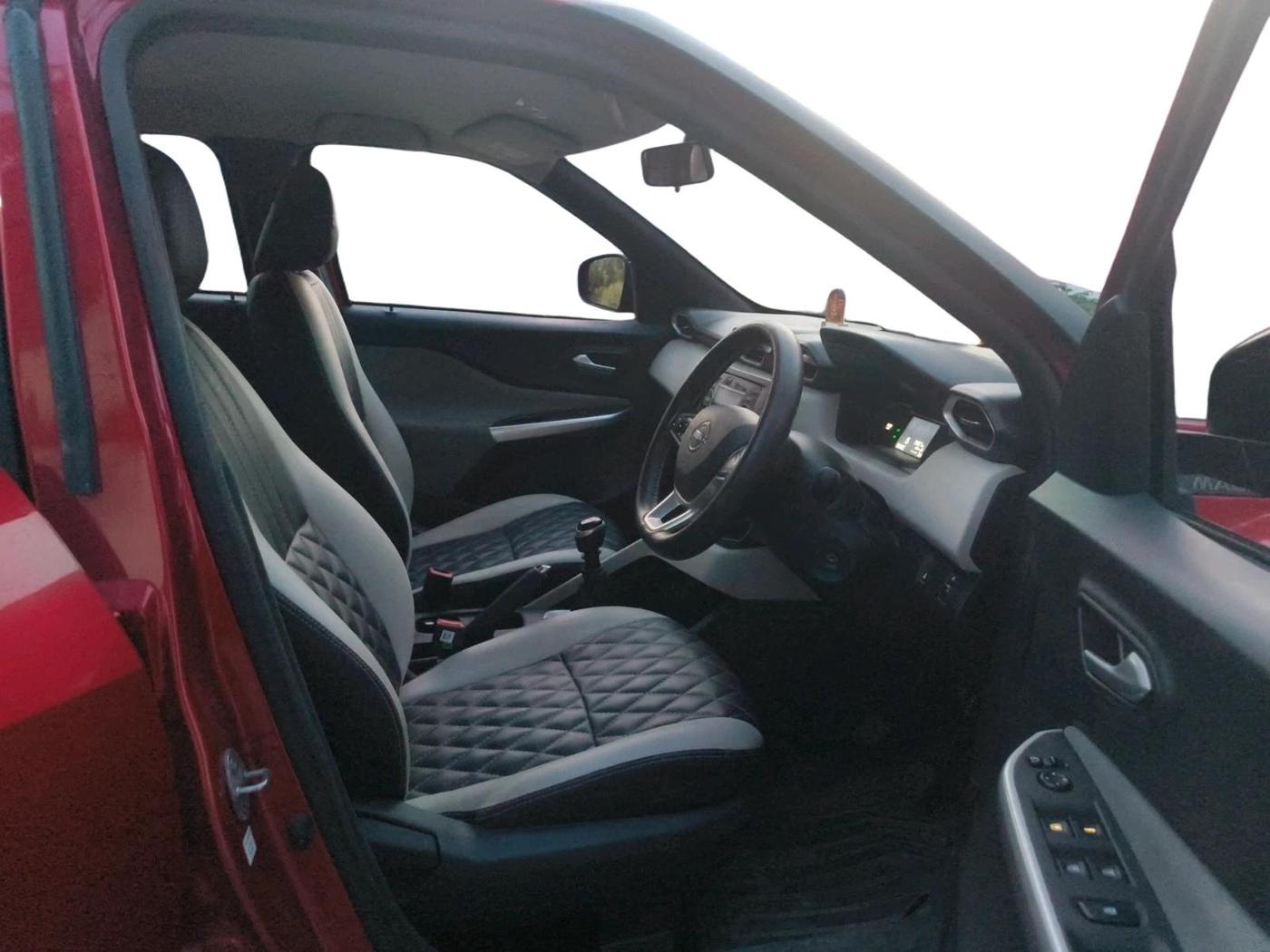 2024 Nissan MAGNITE XL, Petrol, Manual, 10,895 km, interior