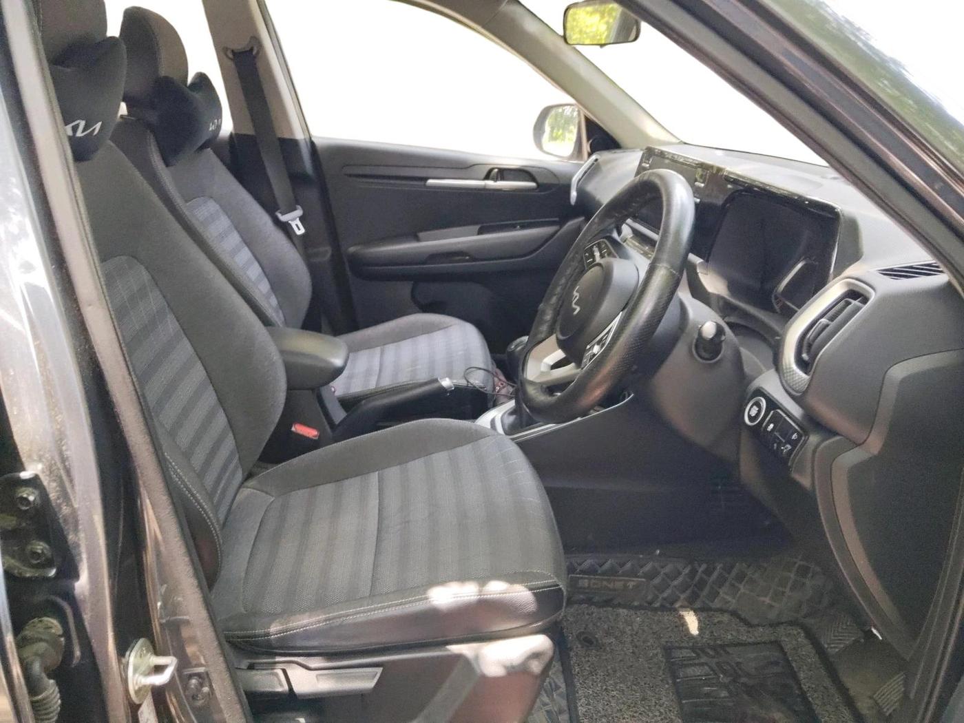 2023 KIA SONET HTK PLUS 1.0 IMT, Petrol, Manual, 25,880 km, interior