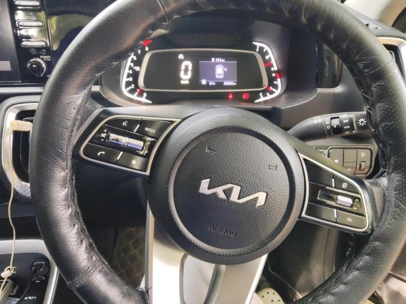 2023 KIA SONET HTK PLUS 1.0 IMT, Petrol, Manual, 25,880 km, interior
