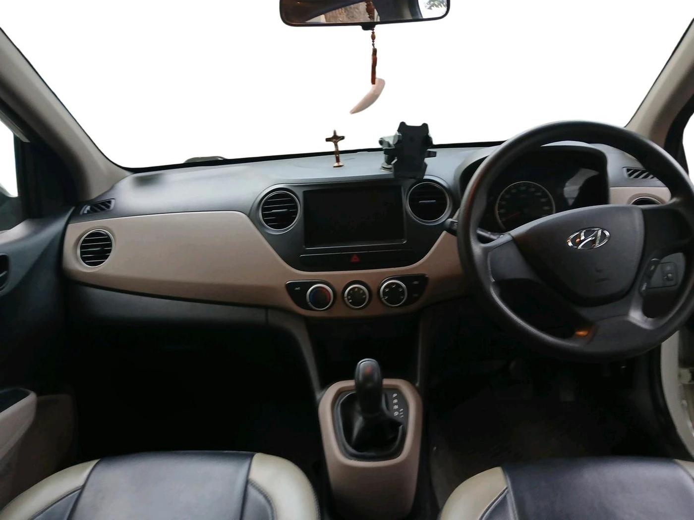 2017 Hyundai Grand i10 MAGNA AT 1.2 KAPPA VTVT, Petrol, Automatic, 60,759 km, interior