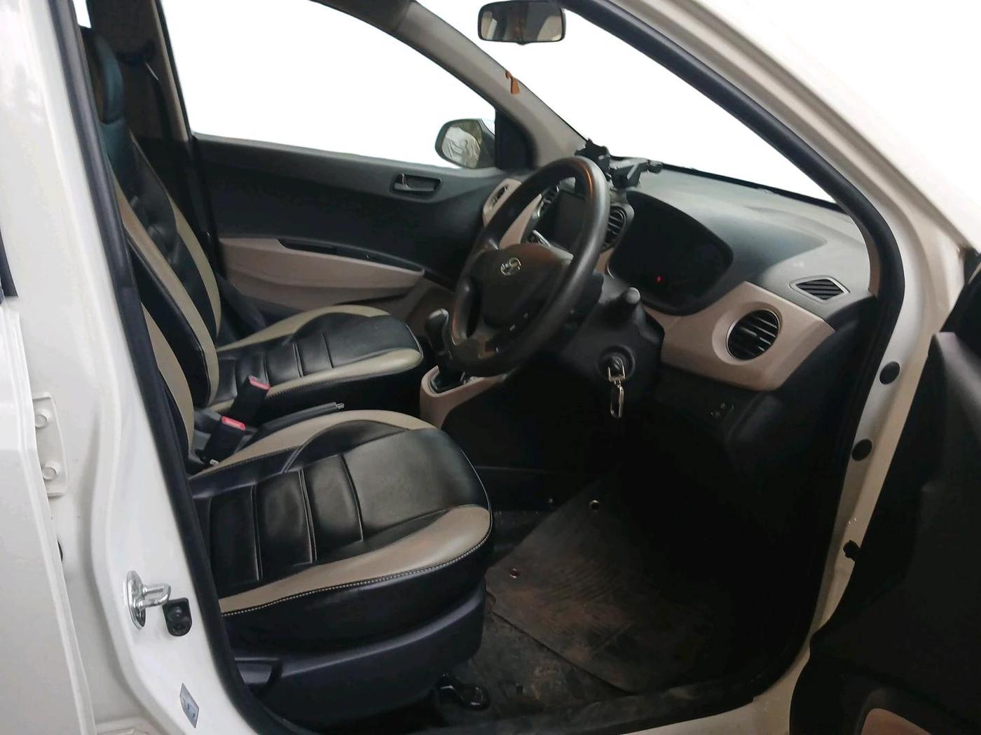 2017 Hyundai Grand i10 MAGNA AT 1.2 KAPPA VTVT, Petrol, Automatic, 60,759 km, interior