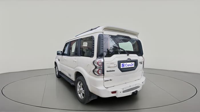 2015 Mahindra Scorpio S10 4WD AT, Diesel, Automatic, 27,203 km, exterior