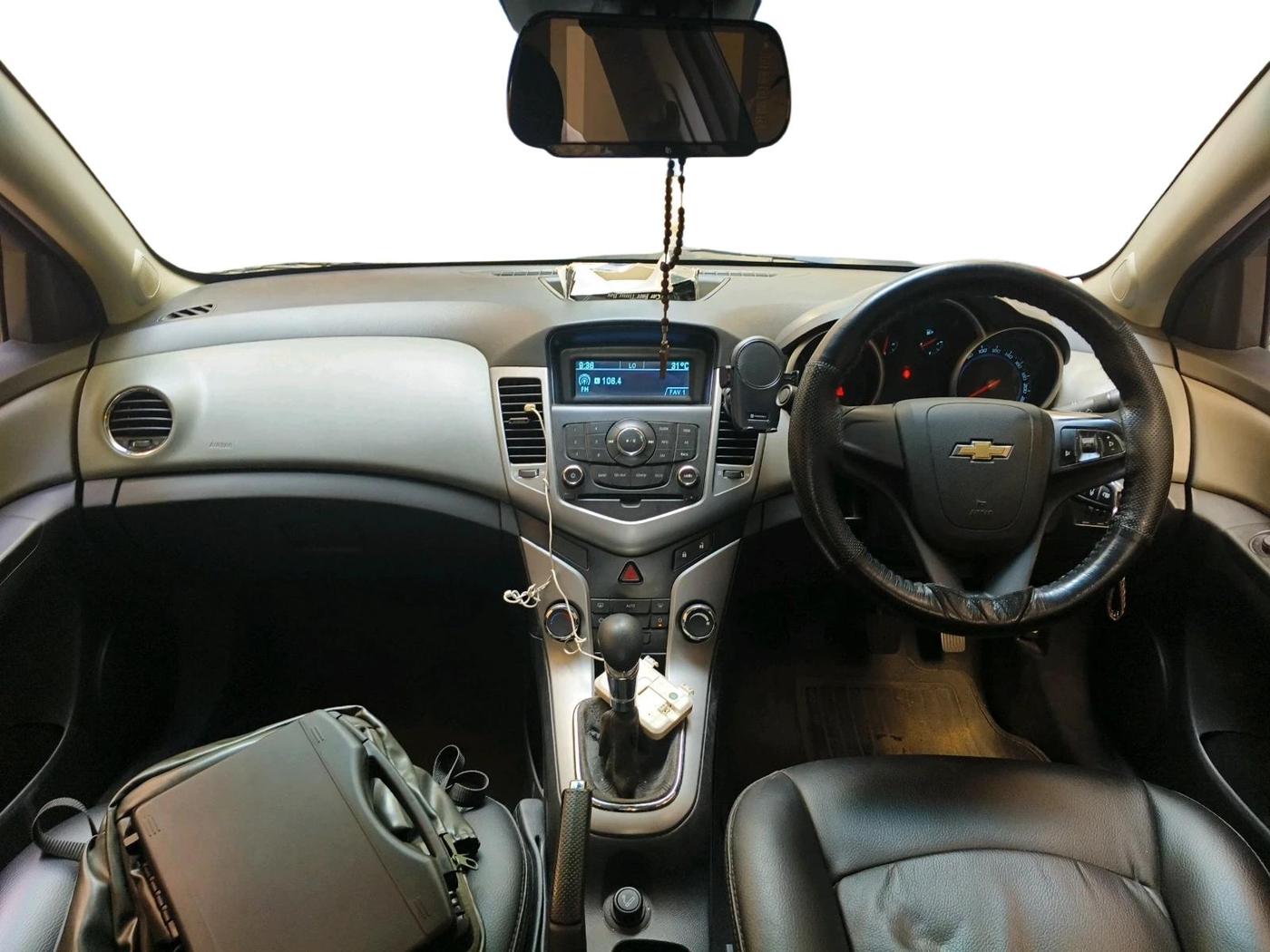 2011 Chevrolet Cruze LT, Diesel, Manual, 1,00,103 km, interior