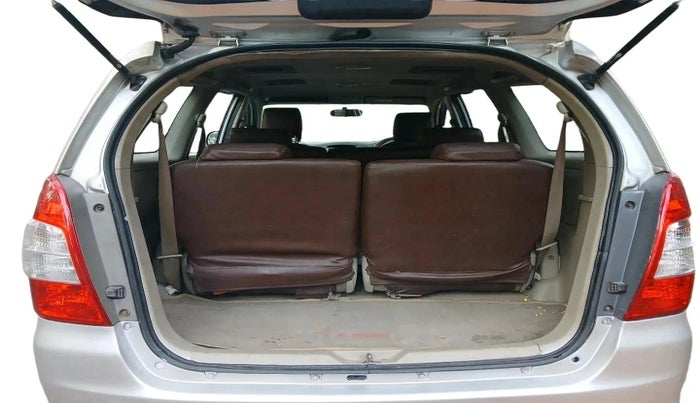 2014 Toyota Innova 2.5 GX 8 STR, Diesel, Manual, 2,54,313 km, exterior