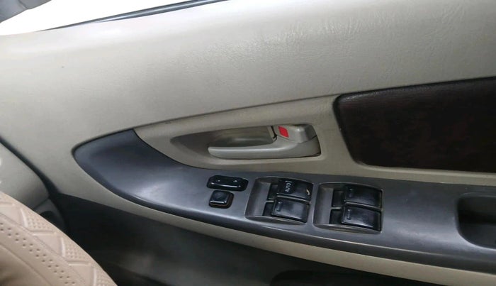 2014 Toyota Innova 2.5 GX 8 STR, Diesel, Manual, 2,54,313 km, interior