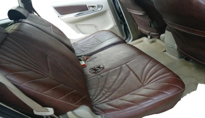 2014 Toyota Innova 2.5 GX 8 STR, Diesel, Manual, 2,54,313 km, interior