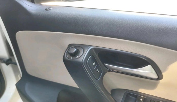 2014 Volkswagen Polo HIGHLINE DIESEL, Diesel, Manual, 1,71,535 km, interior