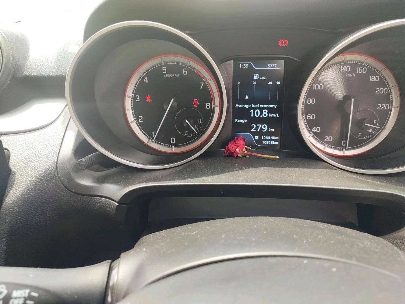 2023 Maruti Swift ZXI PLUS DUAL TONE, Petrol, Manual, 10,813 km, interior