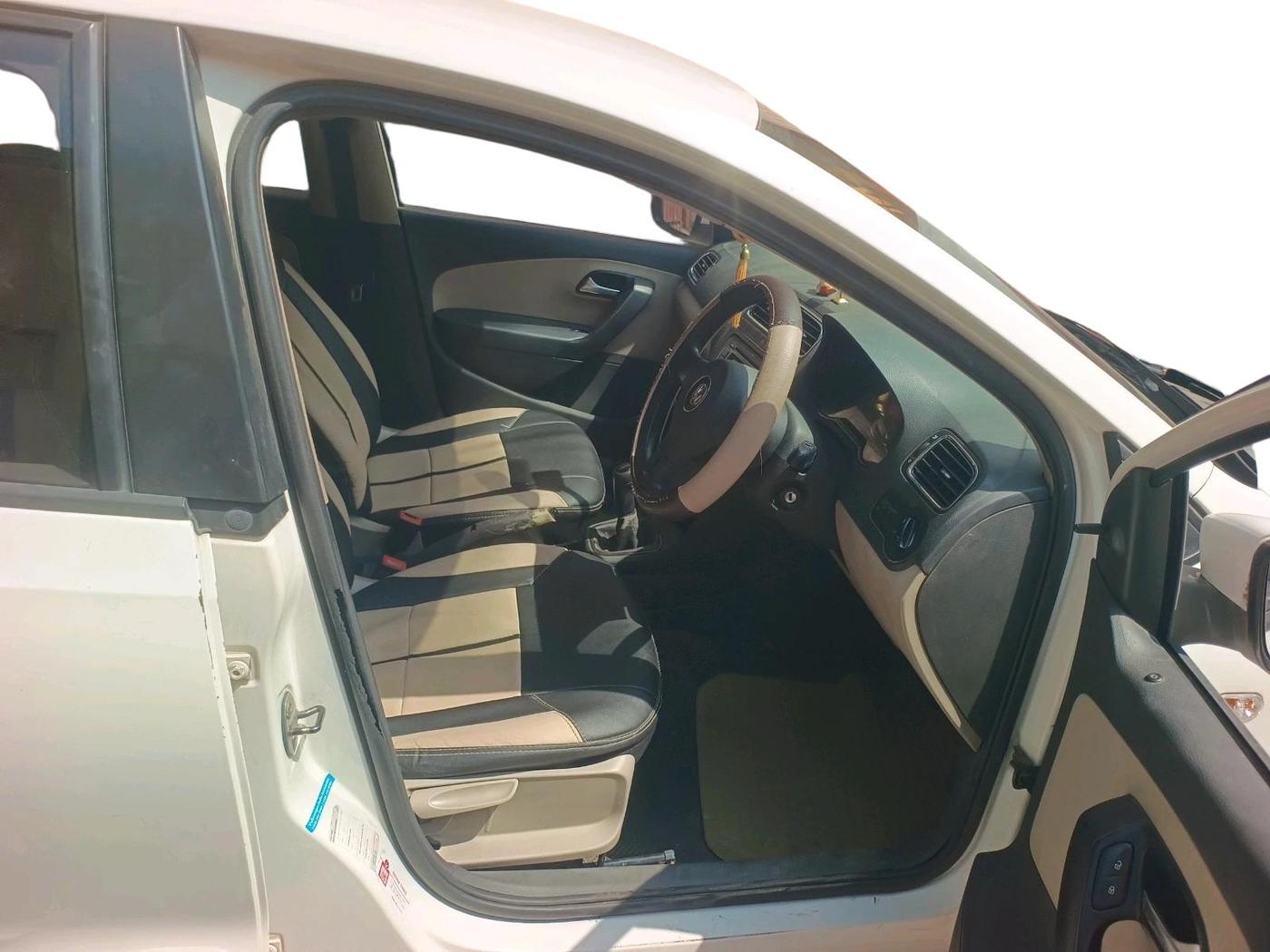 2012 Volkswagen Polo COMFORTLINE 1.2L, Diesel, Manual, 2,33,925 km, interior