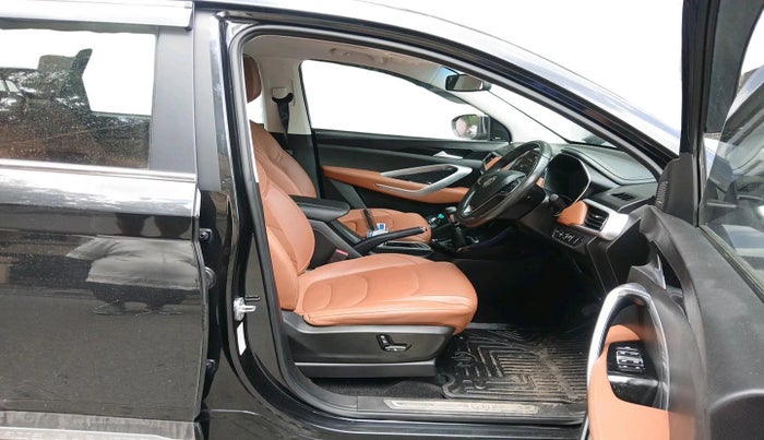 2022 MG HECTOR PLUS SELECT 2.0 DIESEL TURBO MT 7-STR, Diesel, Manual, 28,500 km, interior