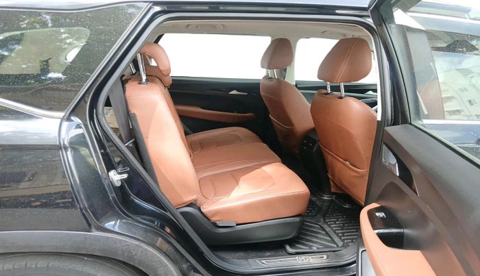 2022 MG HECTOR PLUS SELECT 2.0 DIESEL TURBO MT 7-STR, Diesel, Manual, 28,500 km, interior