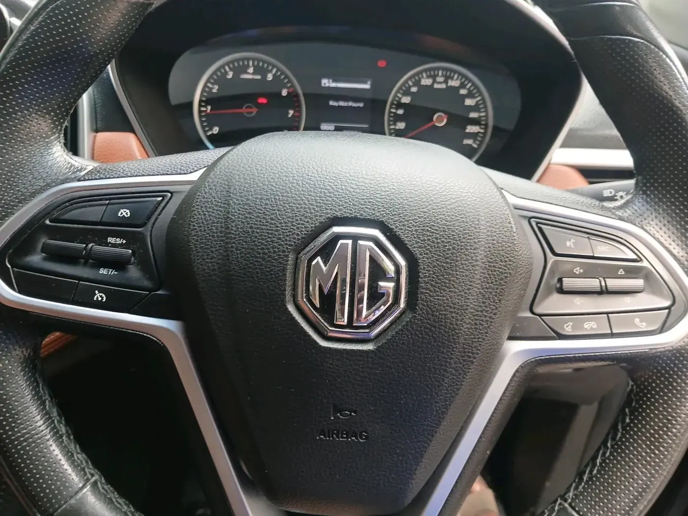 2022 MG HECTOR PLUS SELECT 2.0 DIESEL TURBO MT 7-STR, Diesel, Manual, 28,500 km, interior