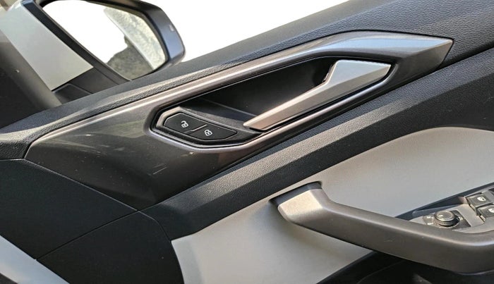 2022 Volkswagen TAIGUN TOPLINE 1.0 TSI AT, Petrol, Automatic, 35,862 km, interior