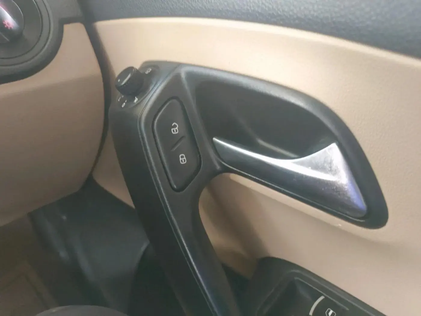 2017 Volkswagen Ameo HIGHLINE PLUS 1.5L AT 16 ALLOY, Diesel, Automatic, 1,74,548 km, interior