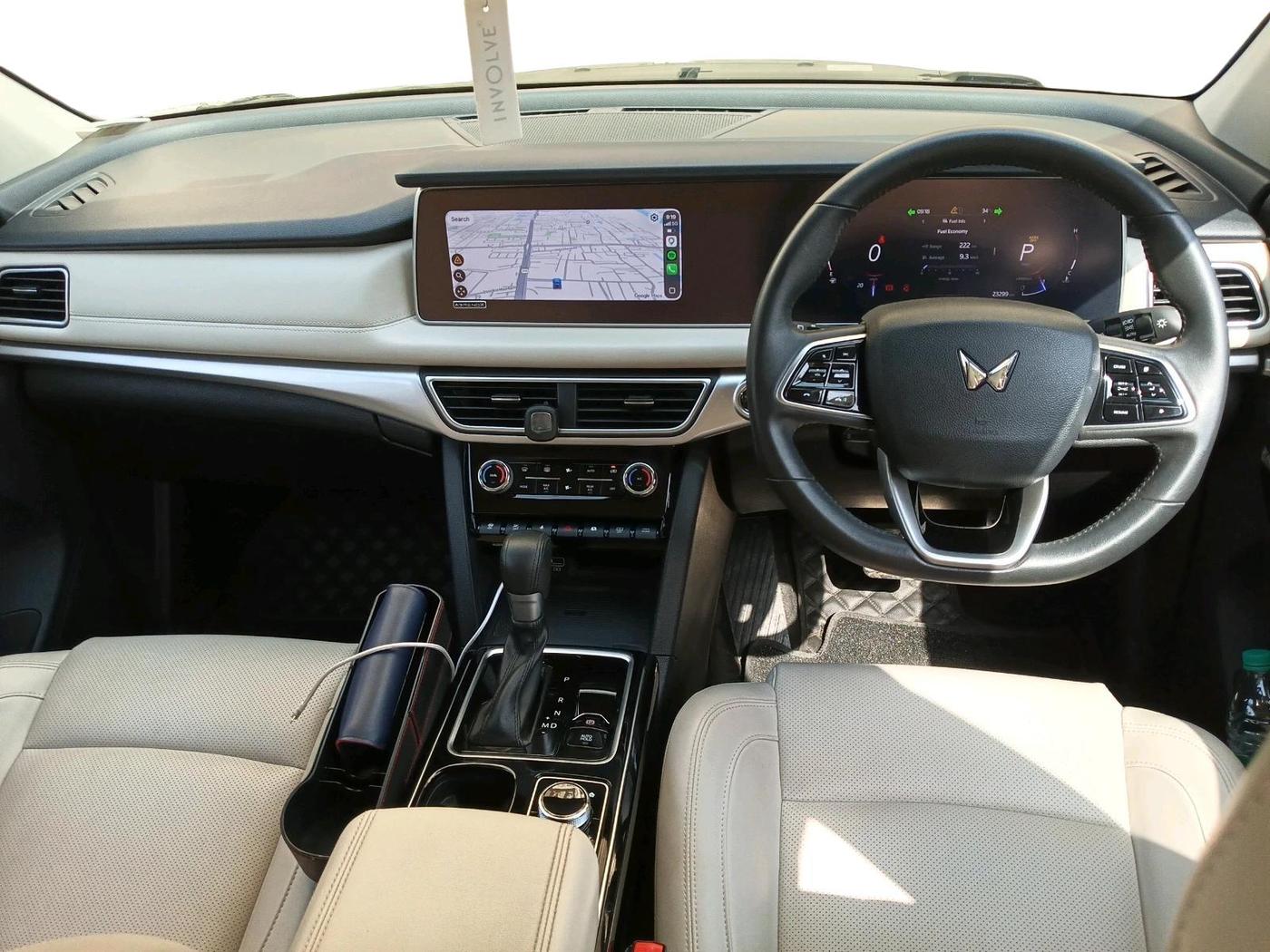 2023 Mahindra XUV700 AX 7 LUXURY D AWD AT 7 STR, Diesel, Automatic, 23,301 km, interior