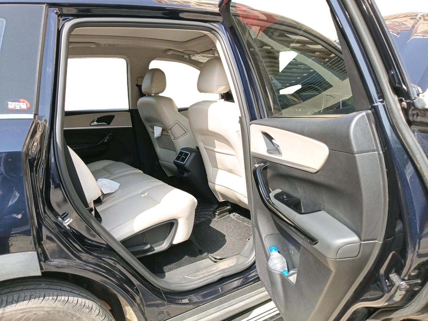 2023 Mahindra XUV700 AX 7 LUXURY D AWD AT 7 STR, Diesel, Automatic, 23,301 km, interior