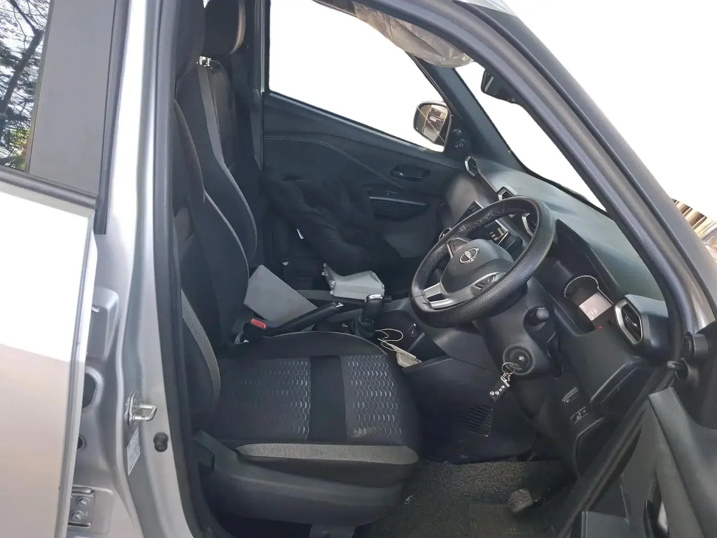 2025 Nissan MAGNITE Visia EZ-Shift, Petrol, Automatic, 5,180 km, interior