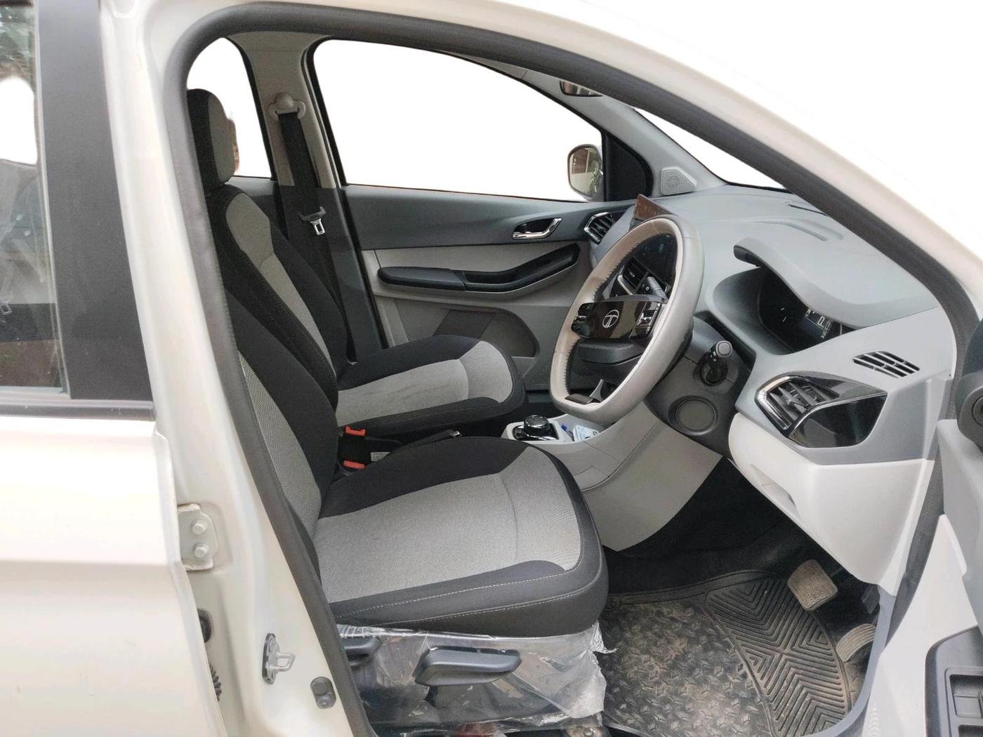 2025 Tata TIAGO EV XZ PLUS TECH LUX LONG RANGE FAST CHARGER, Electric, Automatic, 5,577 km, interior