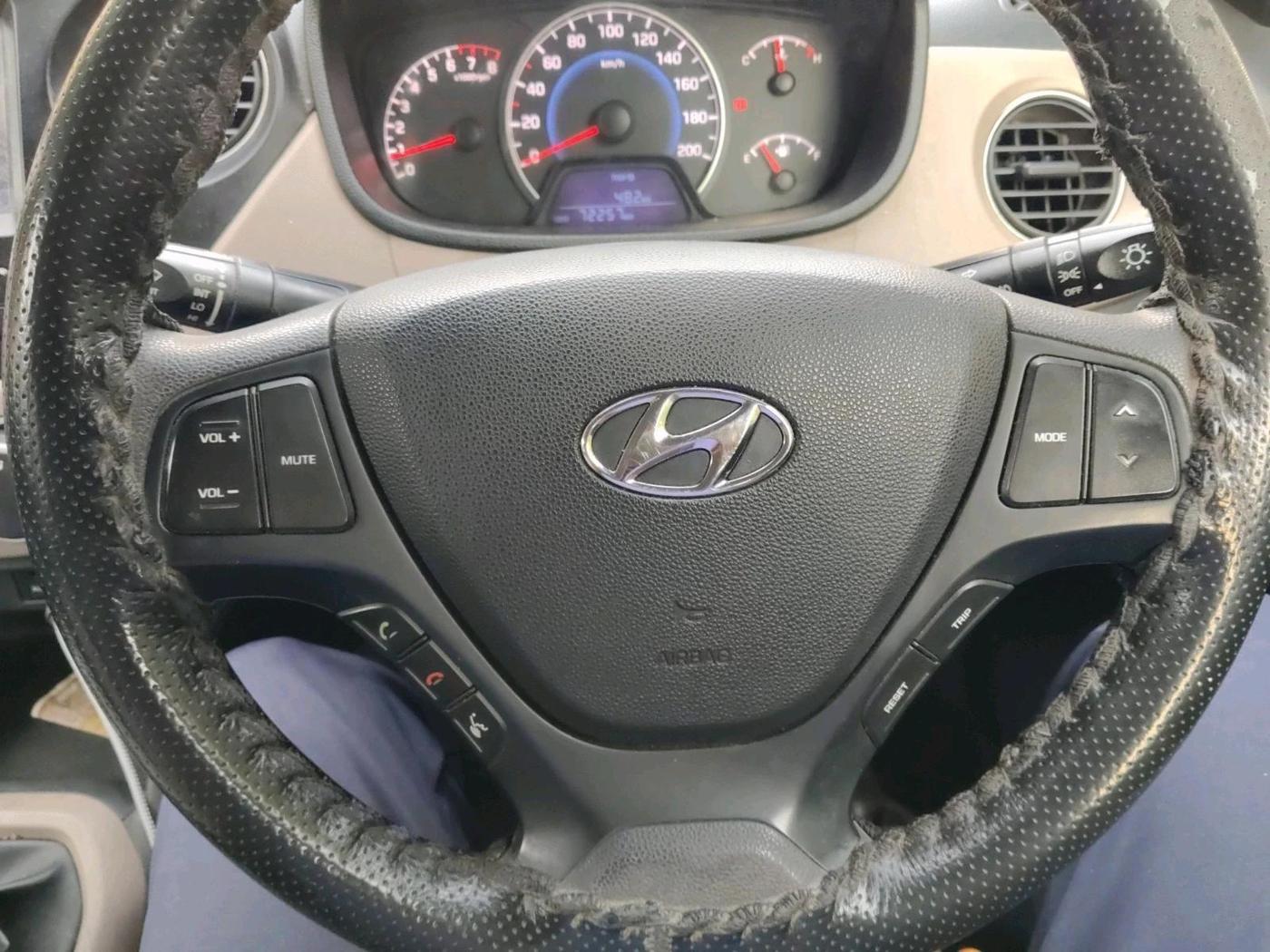 2017 Hyundai Grand i10 SPORTZ (O) 1.2 KAPPA VTVT, Petrol, Manual, 72,259 km, interior