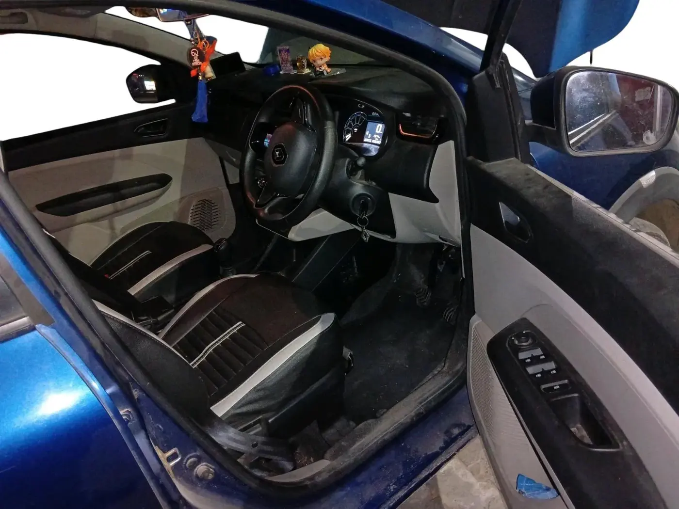 2020 Renault TRIBER RXT AMT, Petrol, Automatic, 13,874 km, interior