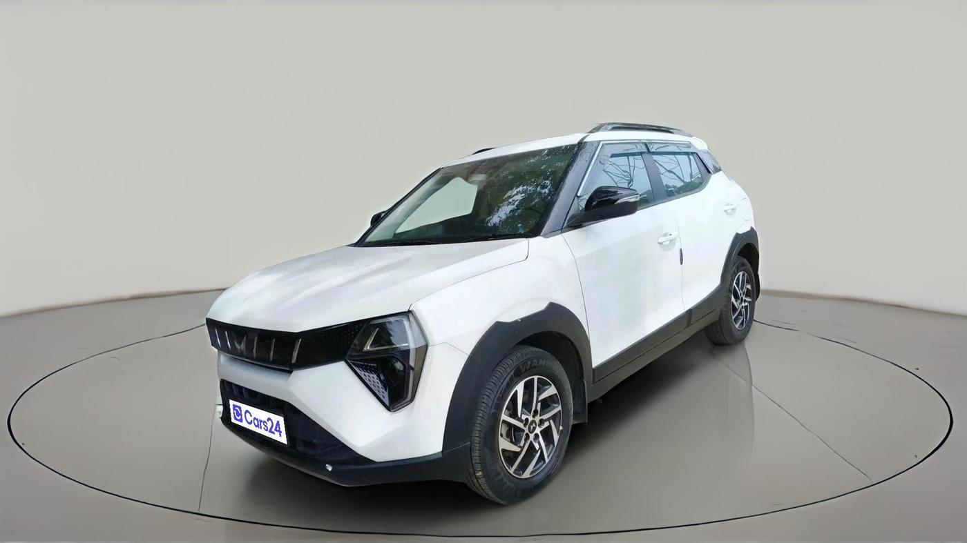2024 Mahindra XUV 3XO AX5 1.2 L TCMPFi, Petrol, Manual, 7,594 km, exterior