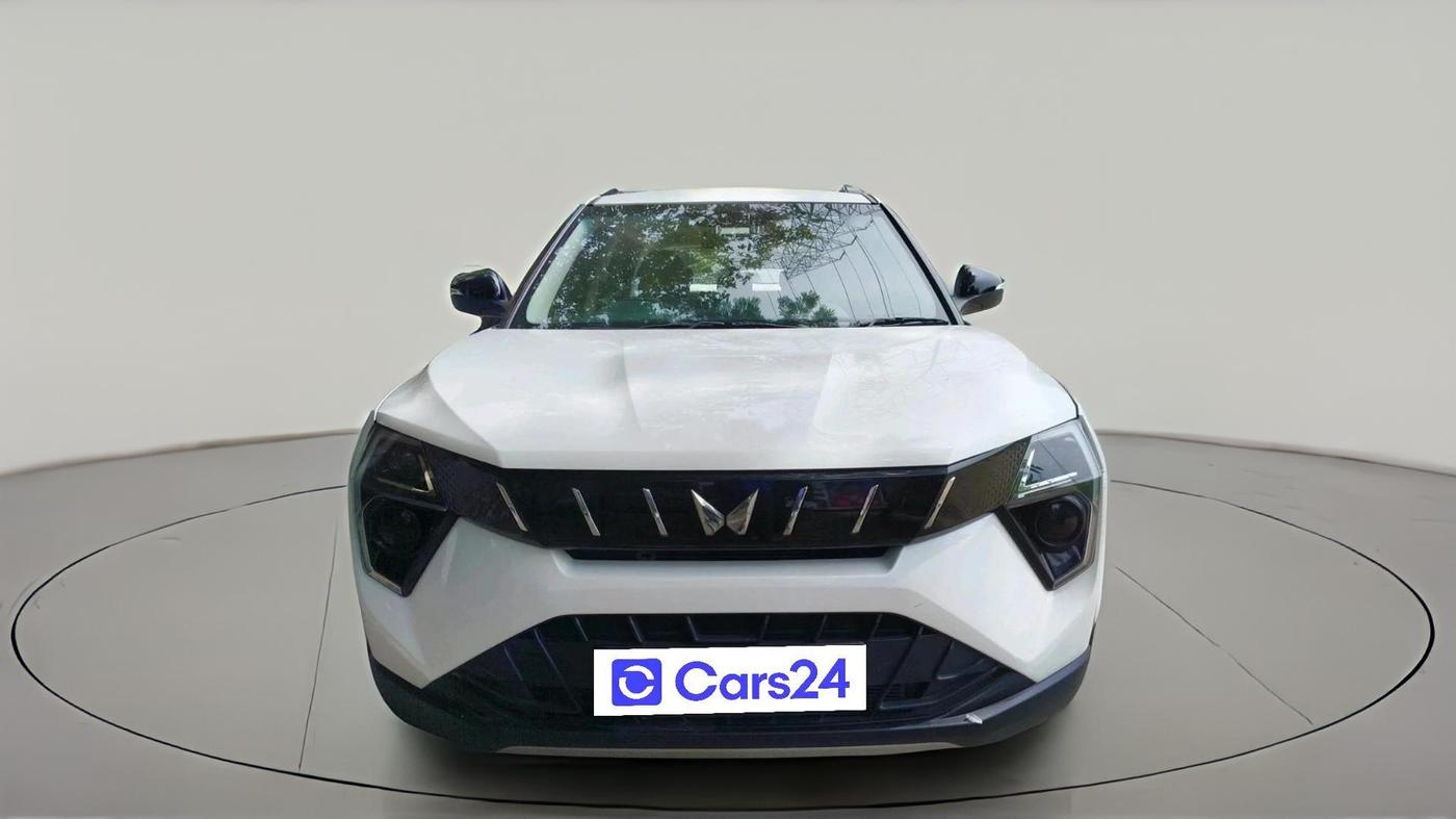 2024 Mahindra XUV 3XO AX5 1.2 L TCMPFi, Petrol, Manual, 7,594 km, exterior