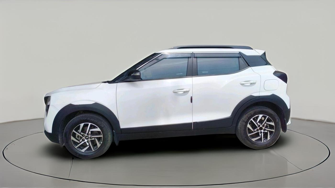 2024 Mahindra XUV 3XO AX5 1.2 L TCMPFi, Petrol, Manual, 7,594 km, exterior