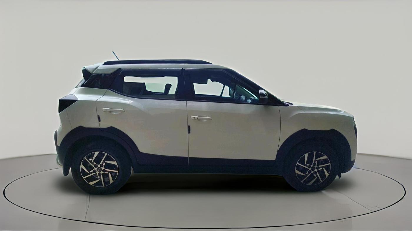 2024 Mahindra XUV 3XO AX5 1.2 L TCMPFi, Petrol, Manual, 7,594 km, exterior