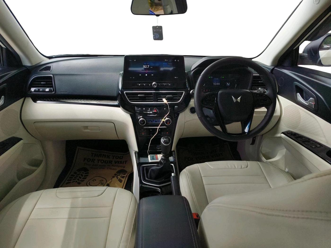 2024 Mahindra XUV 3XO AX5 1.2 L TCMPFi, Petrol, Manual, 7,594 km, interior