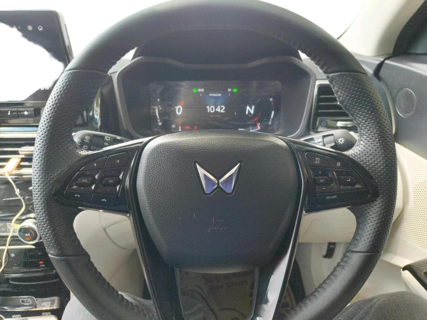 2024 Mahindra XUV 3XO AX5 1.2 L TCMPFi, Petrol, Manual, 7,594 km, interior