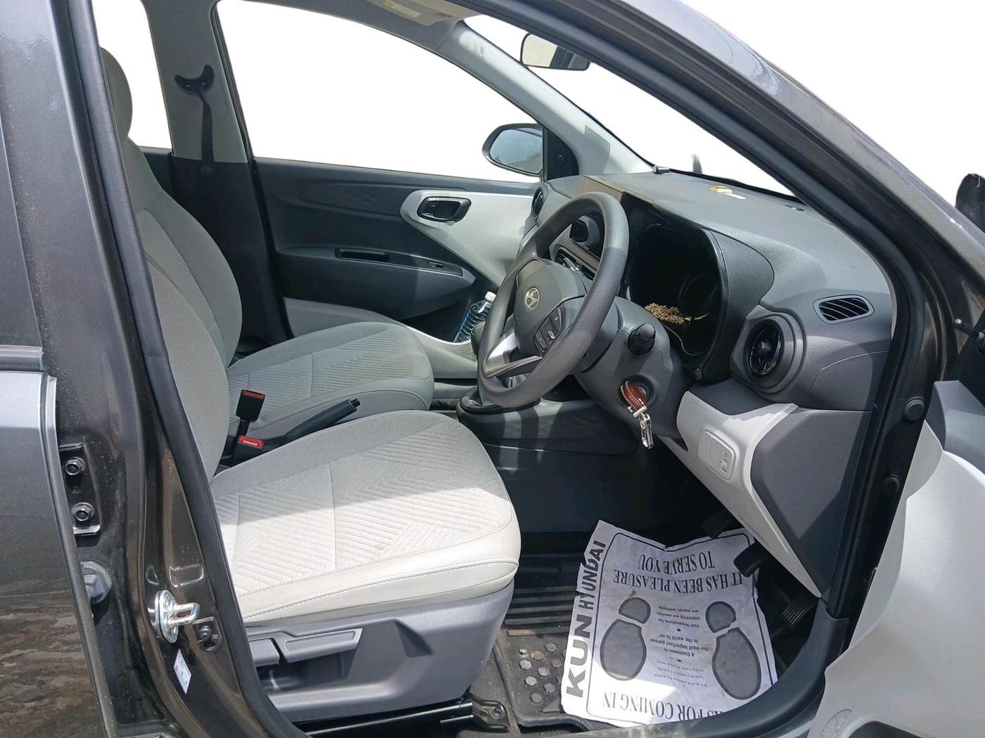 2025 Hyundai GRAND I10 NIOS ERA 1.2 KAPPA VTVT, Petrol, Manual, 5,728 km, interior