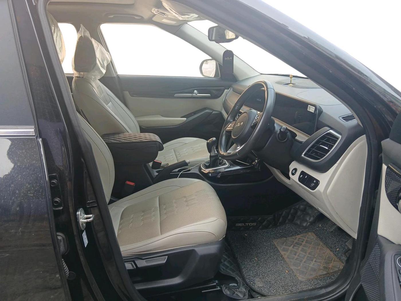 2023 KIA SELTOS  HTX 1.5 PETROL MT, Petrol, Manual, 34,021 km, interior