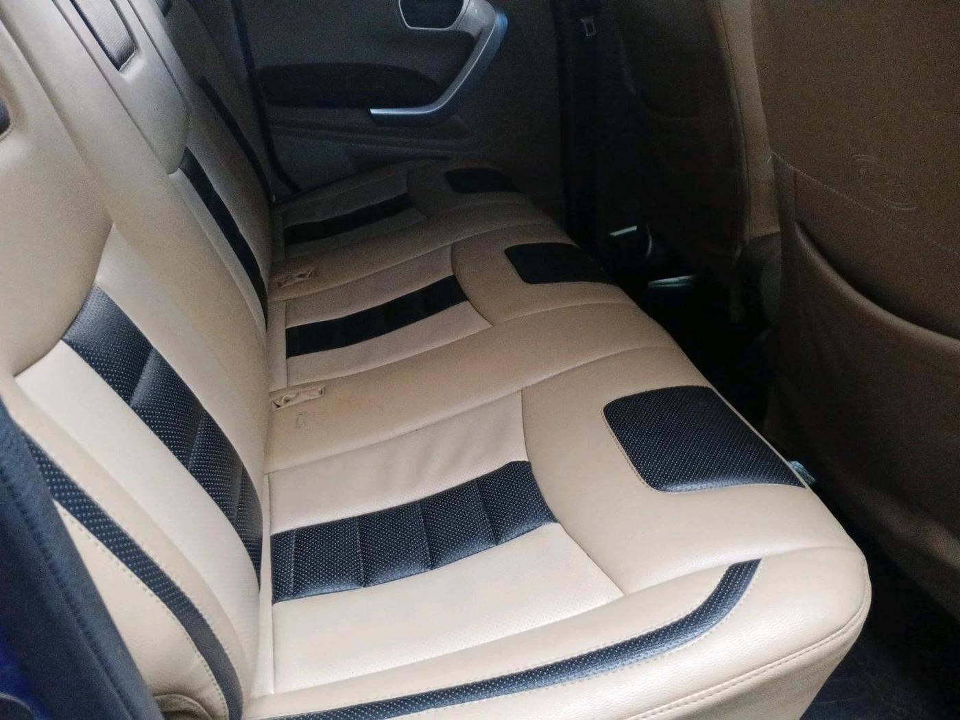 2017 Mahindra TUV300 T8, Diesel, Manual, 76,958 km, interior
