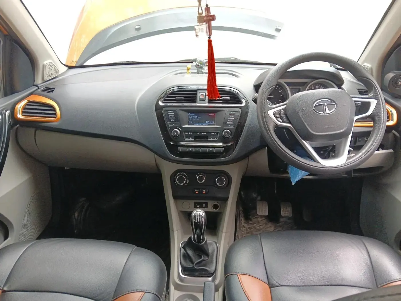 2017 Tata Tiago XZ PETROL, Petrol, Manual, 31,356 km, interior