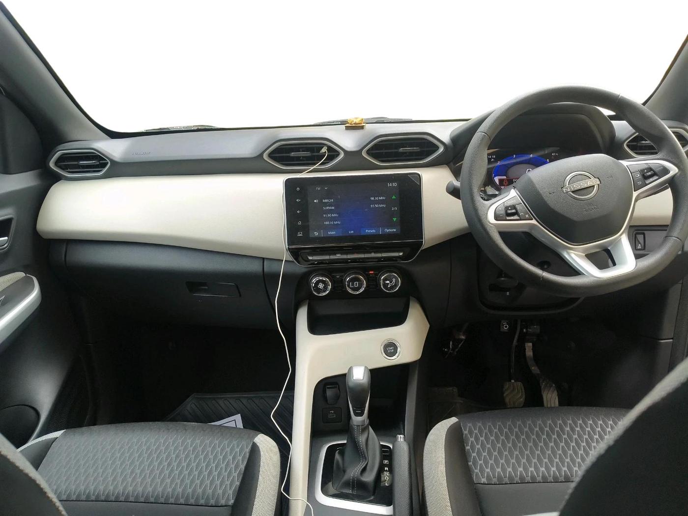 2023 Nissan MAGNITE XV TURBO CVT, Petrol, Automatic, 10,469 km, interior