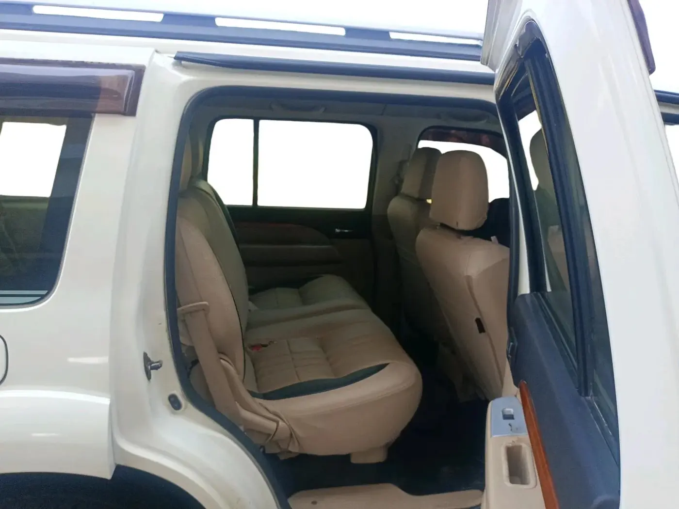 2009 Ford Endeavour 3.0L 4X4 AT, Diesel, Automatic, 1,73,383 km, interior