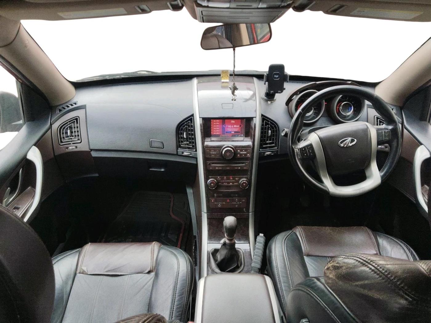 2013 Mahindra XUV500 W8, Diesel, Manual, 1,99,216 km, interior