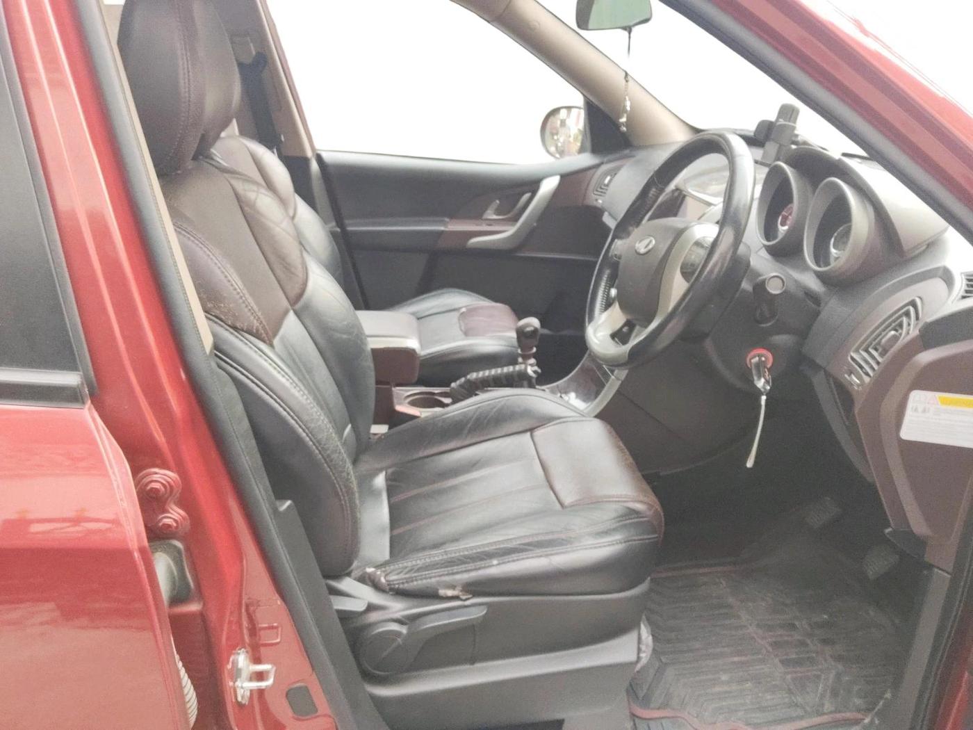 2013 Mahindra XUV500 W8, Diesel, Manual, 1,99,216 km, interior