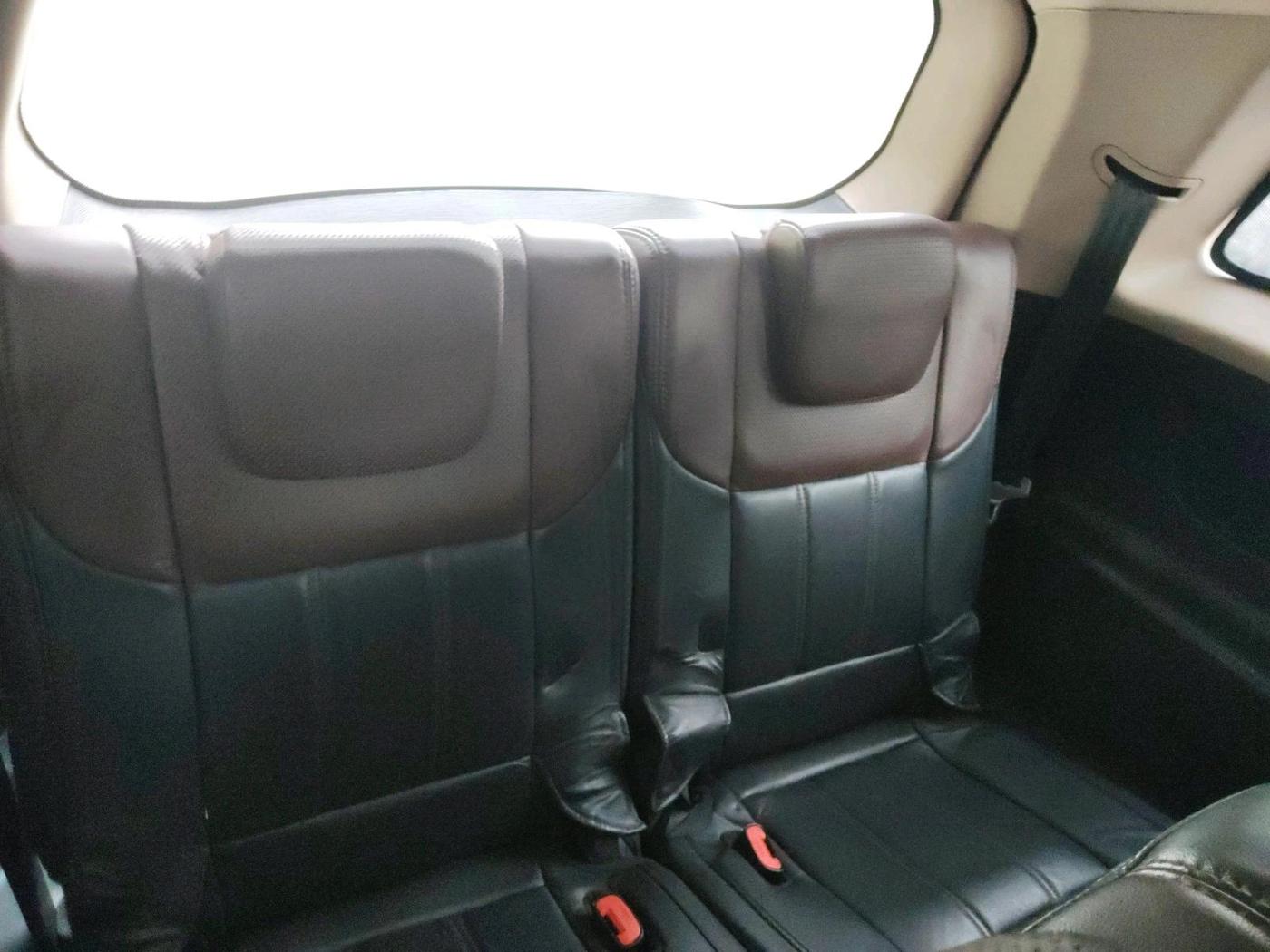2013 Mahindra XUV500 W8, Diesel, Manual, 1,99,216 km, interior