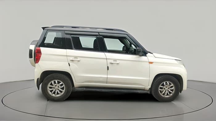 2018 Mahindra TUV300 T8, Diesel, Manual, 1,58,147 km, exterior
