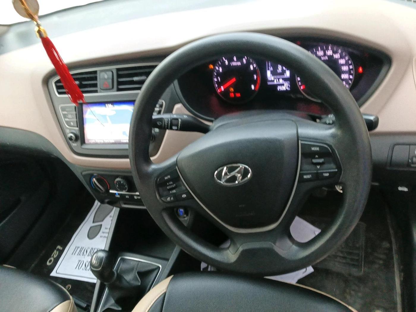 2019 Hyundai Elite i20 SPORTZ PLUS 1.2, Petrol, Manual, 25,066 km, interior