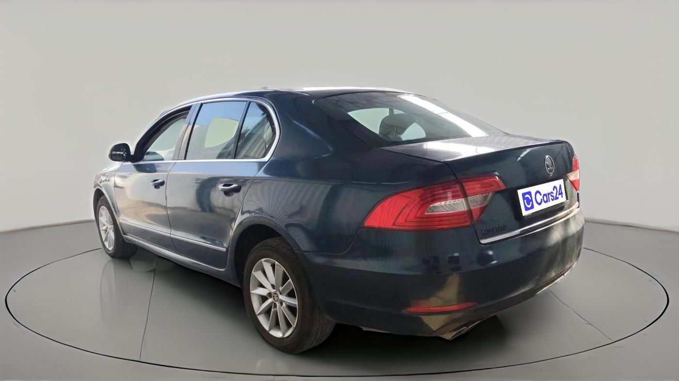 2015 Skoda Superb AMBITION 2.0 TDI CR AT, Diesel, Automatic, 1,44,125 km, exterior