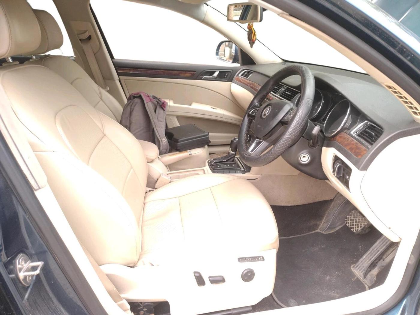 2015 Skoda Superb AMBITION 2.0 TDI CR AT, Diesel, Automatic, 1,44,125 km, interior